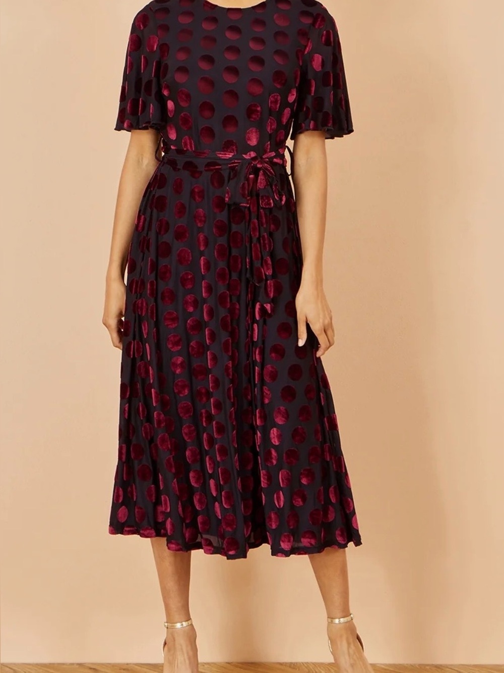 Yumi Burgundy Velour Spot Midi Skater Dress
- Elegant Tie Waist Size 16